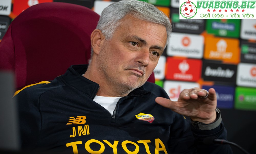 HLV Jose Mourinho tiếp tục gây hấn với ban tổ chức Serie A và đội ngũ trọng tài