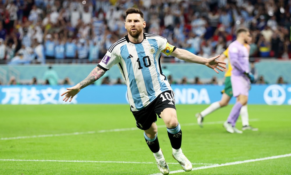 Lionel Messi đã gia nhập “CLB 100 bàn thắng” cùng với Cristiano Ronaldo