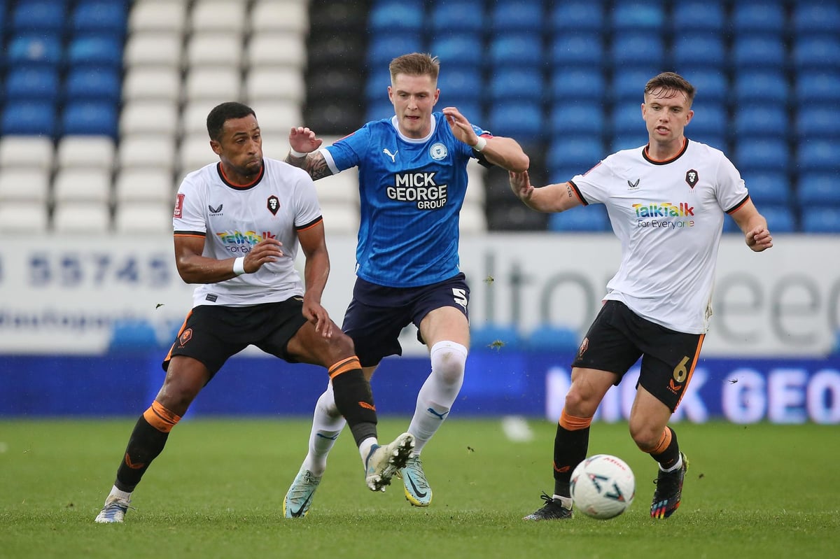 Soi Kèo Salford vs Peterborough, 02h45 ngày 15/11 FA Cup