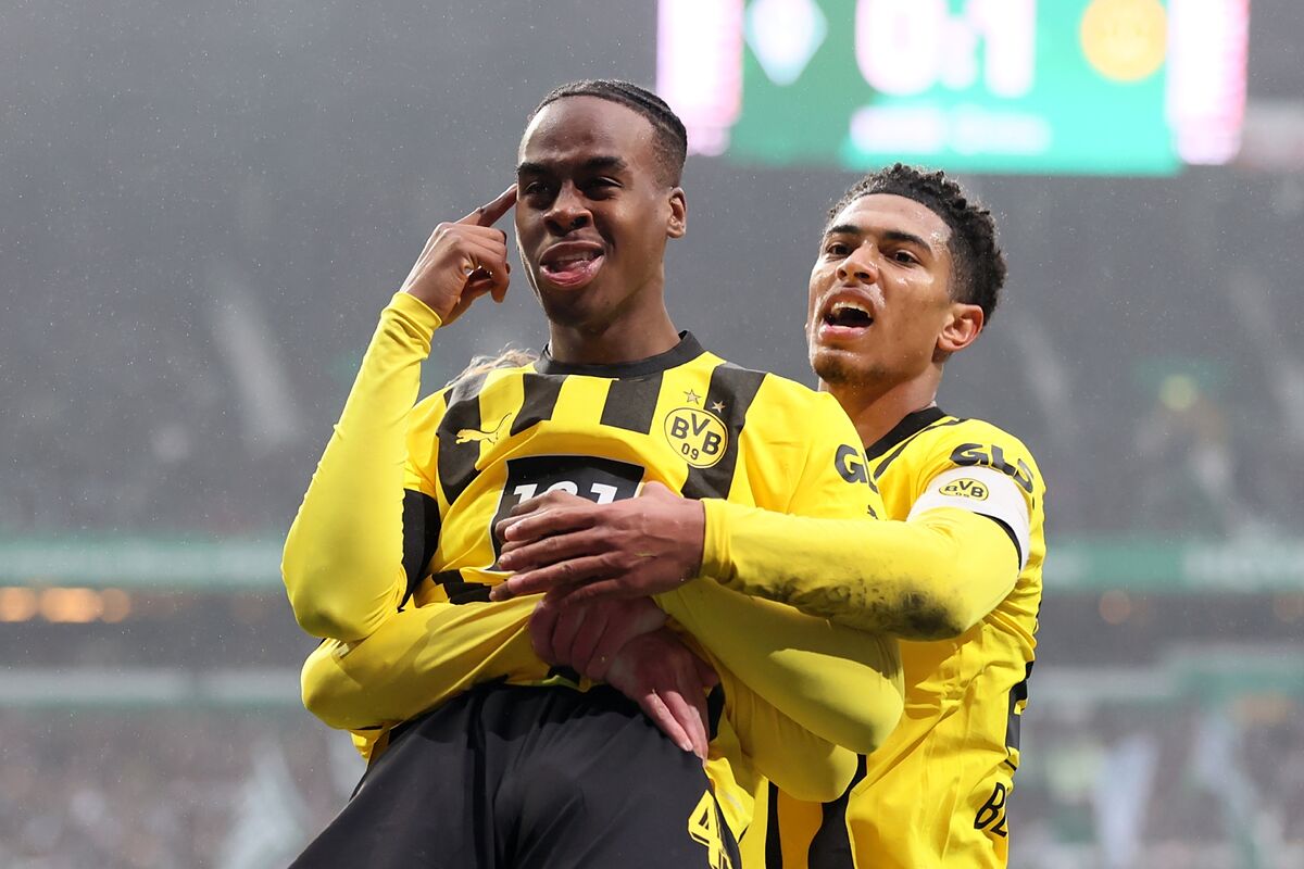 Dortmund đang phản bội Bynoe-Gittens khi đặt niềm tin cho Sancho