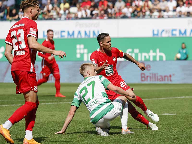 Soi kèo Greuther Furth vs Kaiserslautern lúc 23h30 ngày 12/4/2024