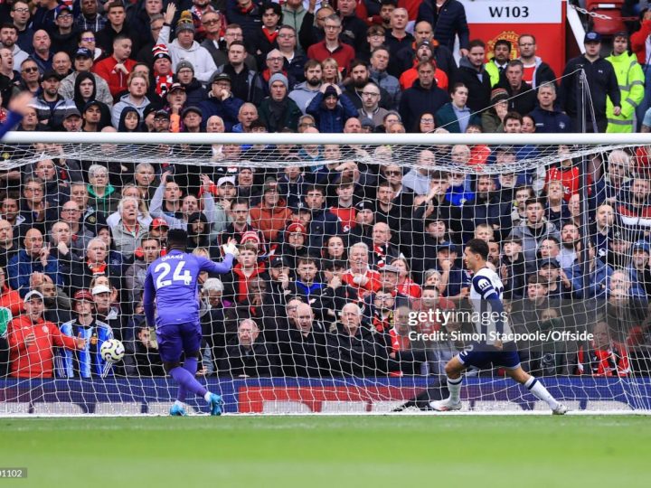 Hàng thủ tệ hại, Bruno dính thẻ đỏ “vô duyên”, Man Utd thua thảm Tottenham ngay trên sân nhà