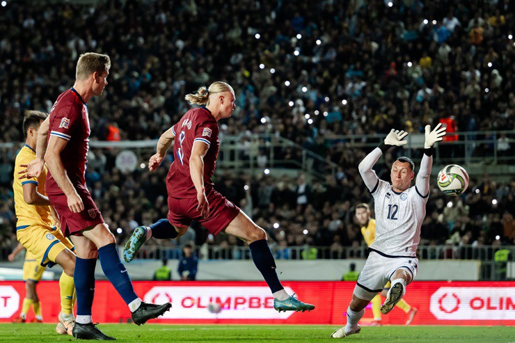 Video bóng đá Kazakhstan - Na Uy: Haaland bỏ lỡ khó tin, khung thành rung  chuyển (Nations League)