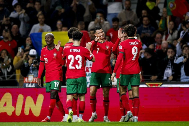 Ronaldo giúp đội tuyển Bồ Đào Nha sớm lấy vé vào tứ kết UEFA Nations League