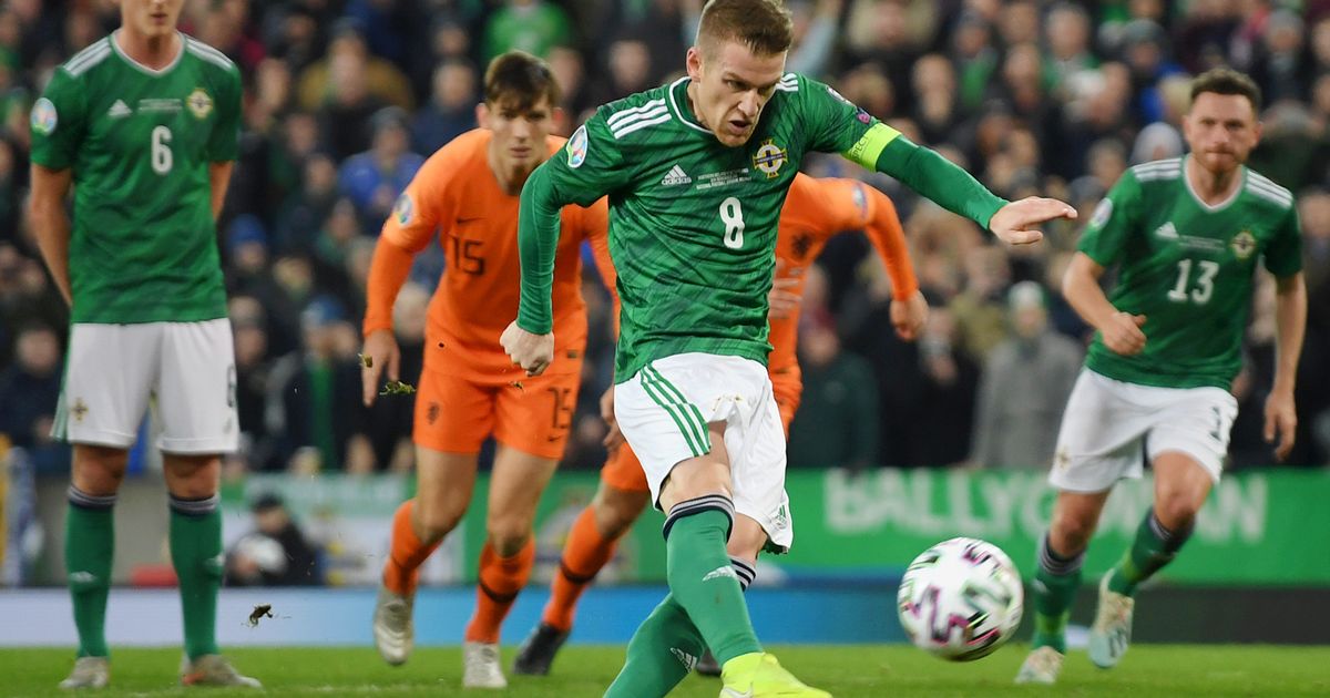 Sống sót” ở Bắc Ireland, Hà Lan theo bước Đức đến VCK EURO 2020